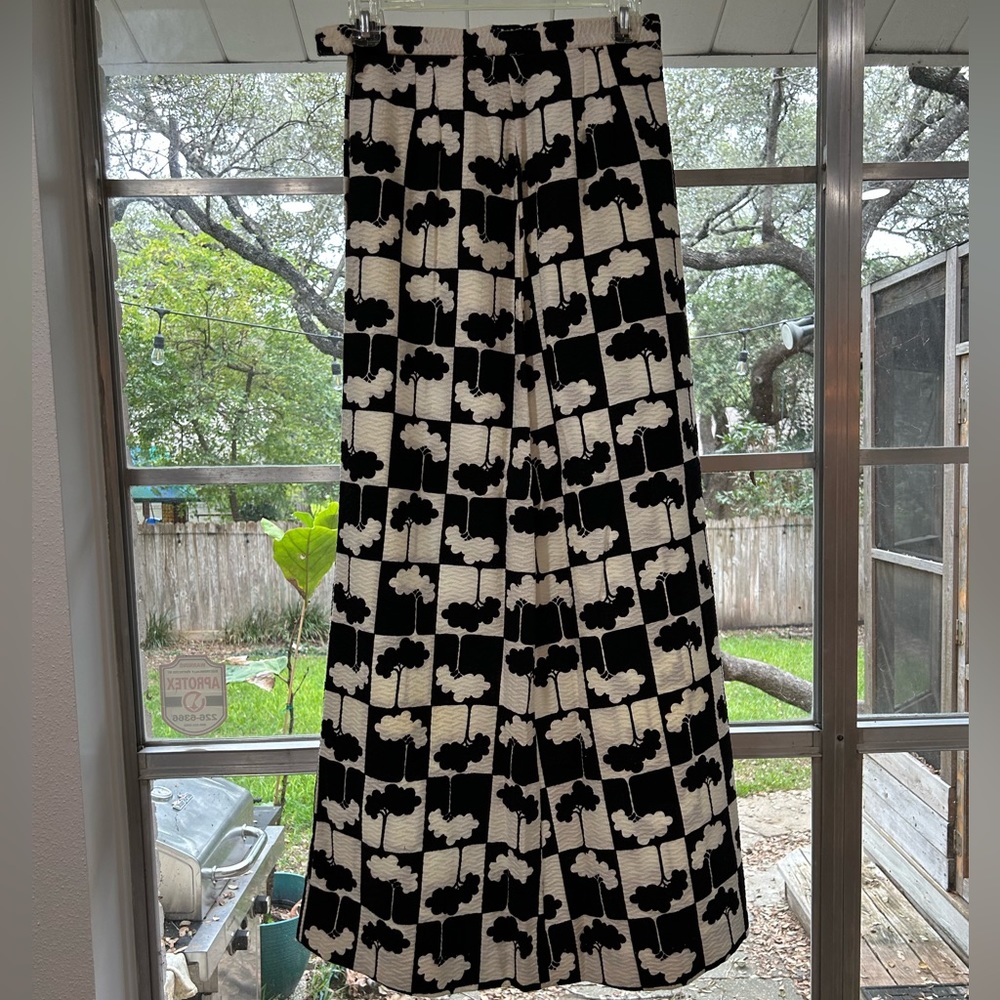 Vintage Retro Maxi Skirt with cool black and white detail- size 10– fits 6/8